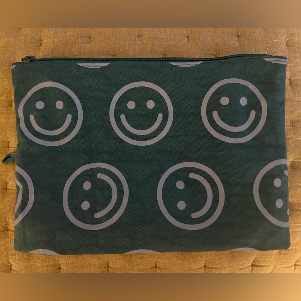 BAGGU Smiley Face Makeup Bag